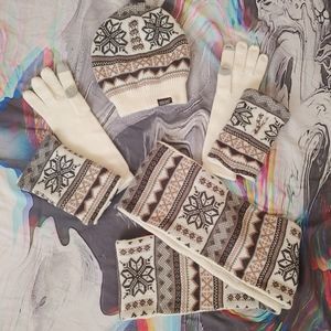 NWOT Mukluks Winter Set